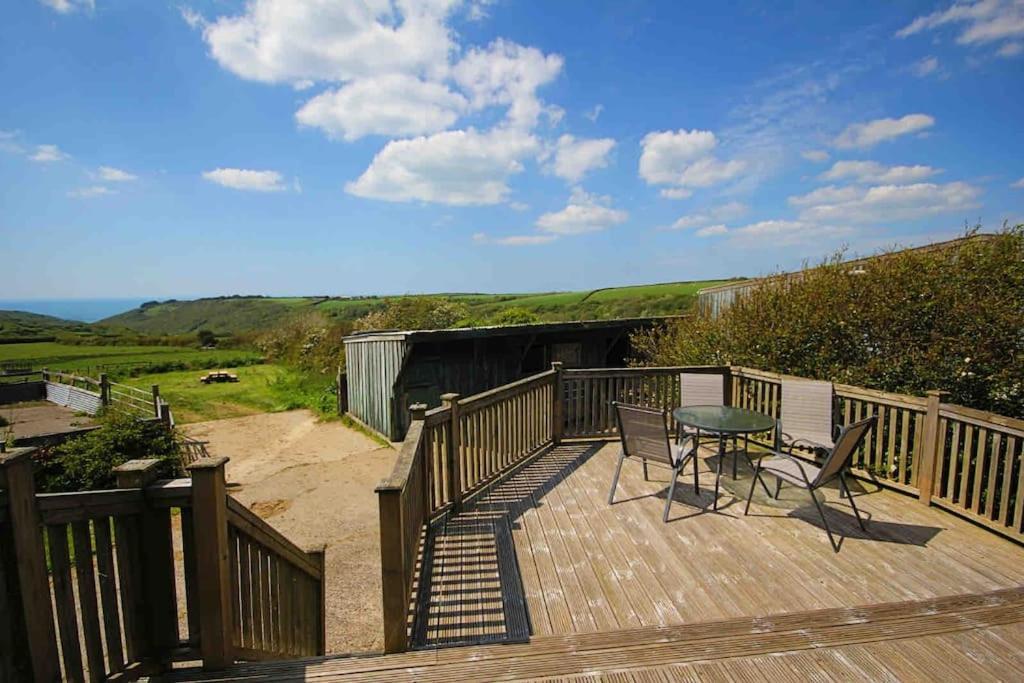 Spacious Cabin On Isolated Farm With Sea View バッド エクステリア 写真