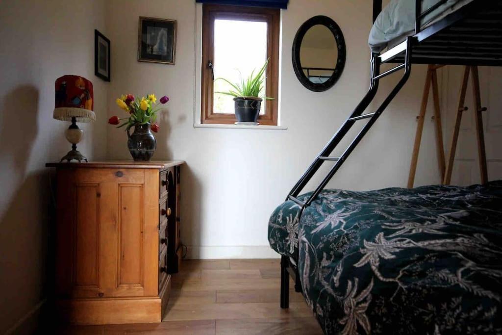 Spacious Cabin On Isolated Farm With Sea View バッド エクステリア 写真